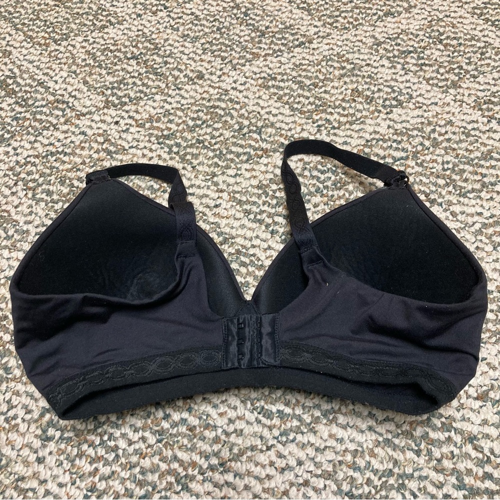 5/$15 Warner’s Black Wire-free Bra 38C - Picture 3 of 5